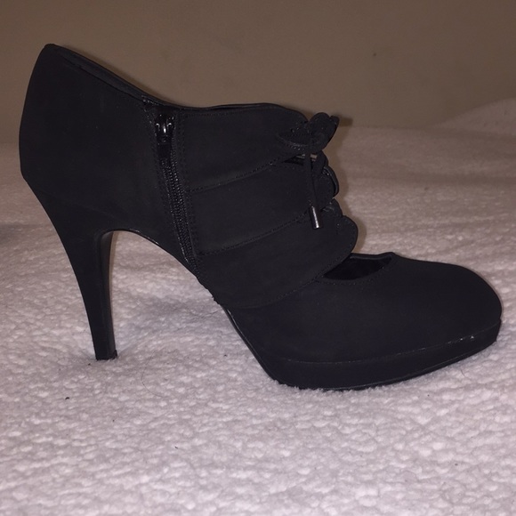 🥀Black suede booties🥀 - Picture 1 of 7